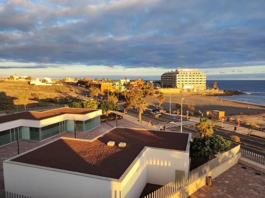 El Medano Beachfront Triplex Penthouse With Pool, Rooftop, Sea View Exterior foto